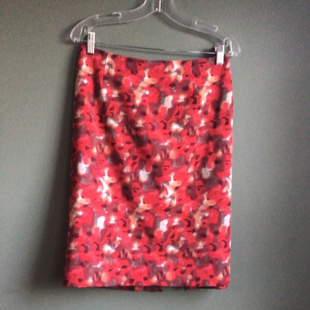 NWOT Trisisto Pencil Skirt Red multi Sz 10